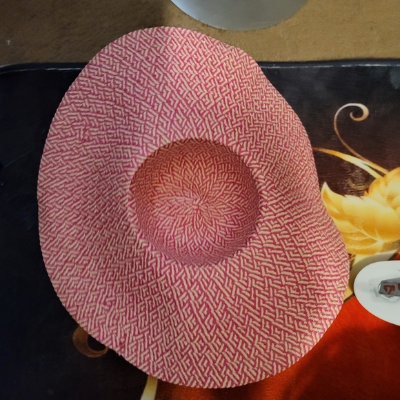 LADIES FLOPPY PINK WHITE WEAVED SUN HAT FOR BEACH OR PARTY..USED FOR DECOR ONLY - Picture 5 of 7